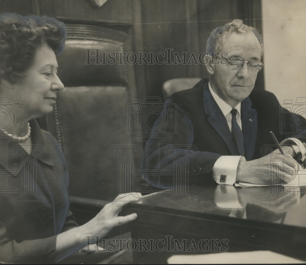 1961 Governor Boutwell, signs redistricting bill, Birmingham - Historic Images