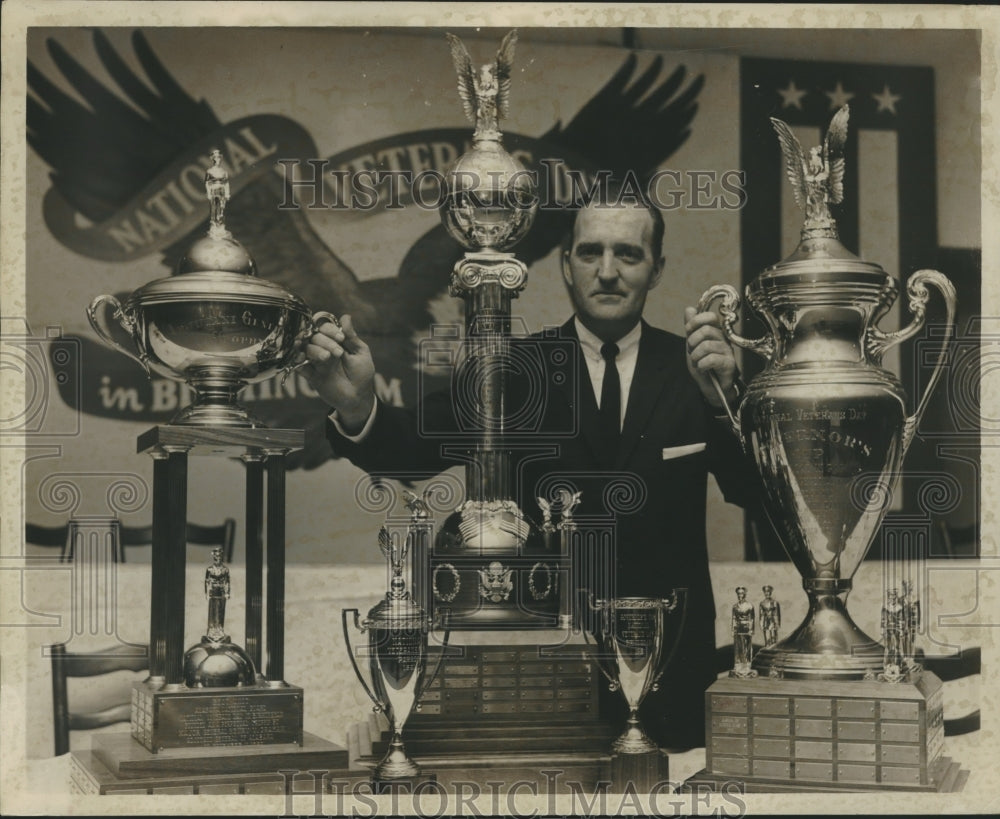 1961 Press Photo Mayor Art Hanes with various Veterans trophies, Birmingham - Historic Images