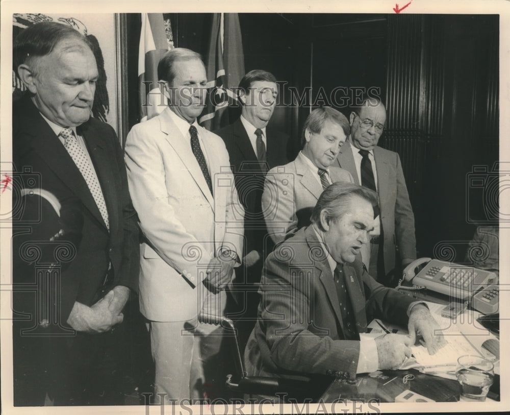 1985, Governor George Wallace signs bill, Alabama - abna41402 - Historic Images