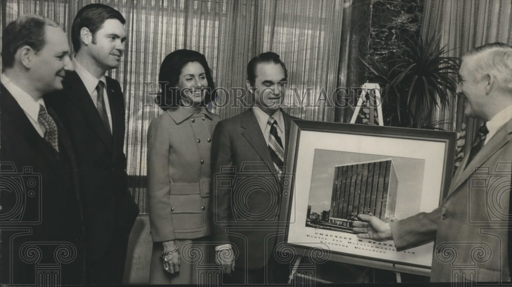 1971, Governor and Mrs. George Wallace and others by building sketch - Historic Images