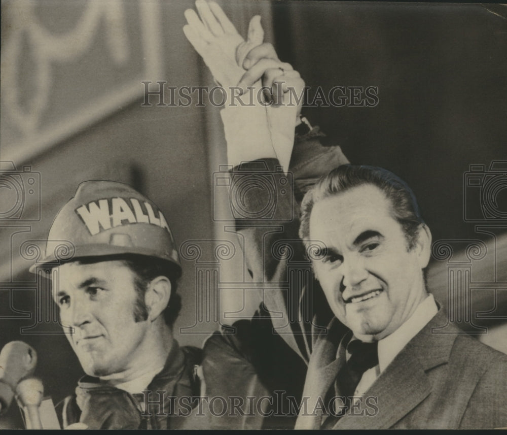1972 Press Photo Labor Union official O'Neill with Governor Wallace, Boston - Historic Images