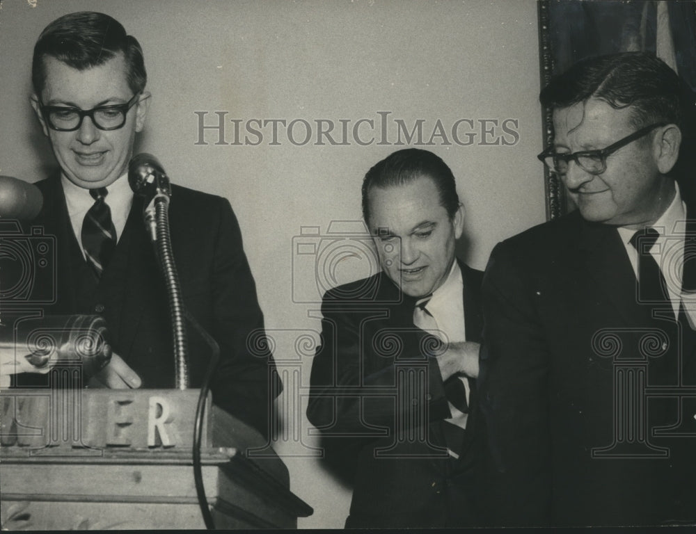 1968 Press Photo George Wallace with Bob Vance and Hobdy Rains - abna41421 - Historic Images