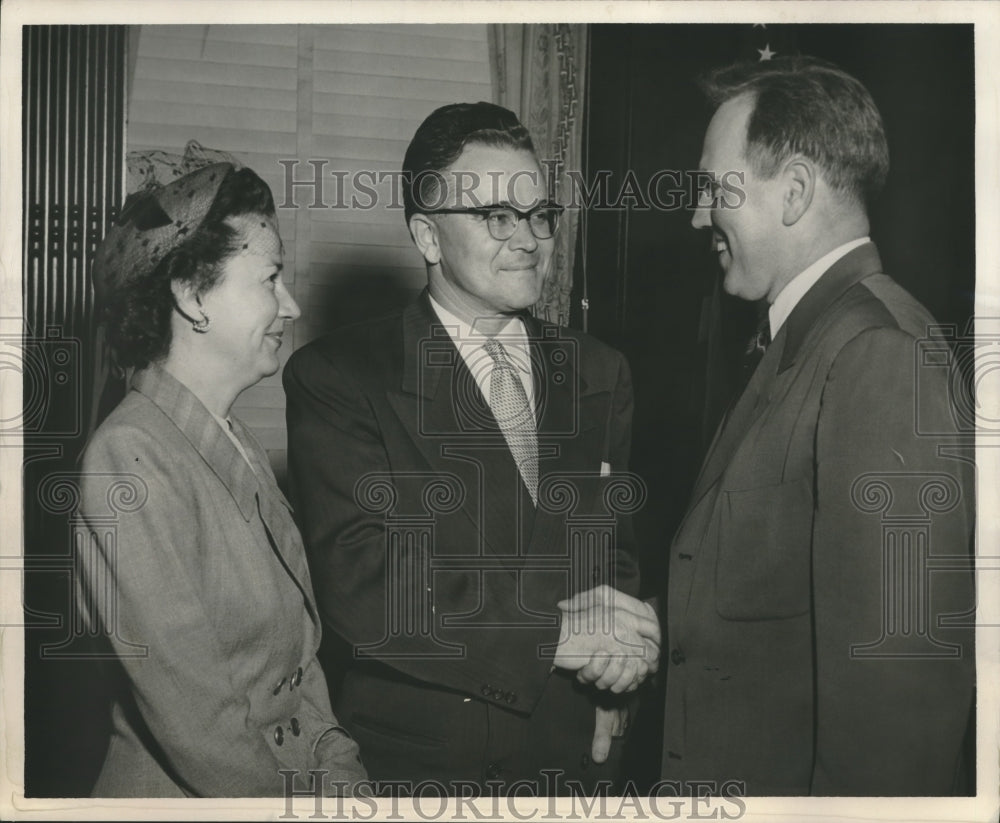 1952 Press Photo Doctor and Mrs. Franz Lund and Doctor John T. Caldwell, Alabama-Historic Images