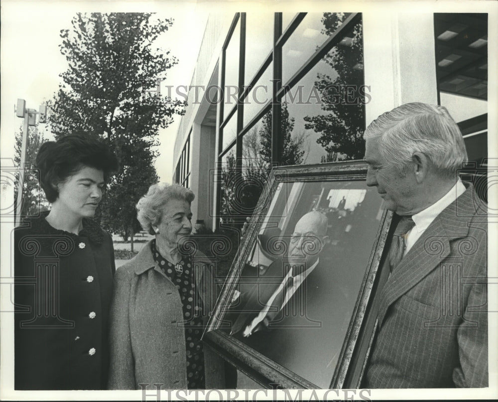 1974, University of Alabama - Dr. Joseph Volker, Others with Portrait - Historic Images