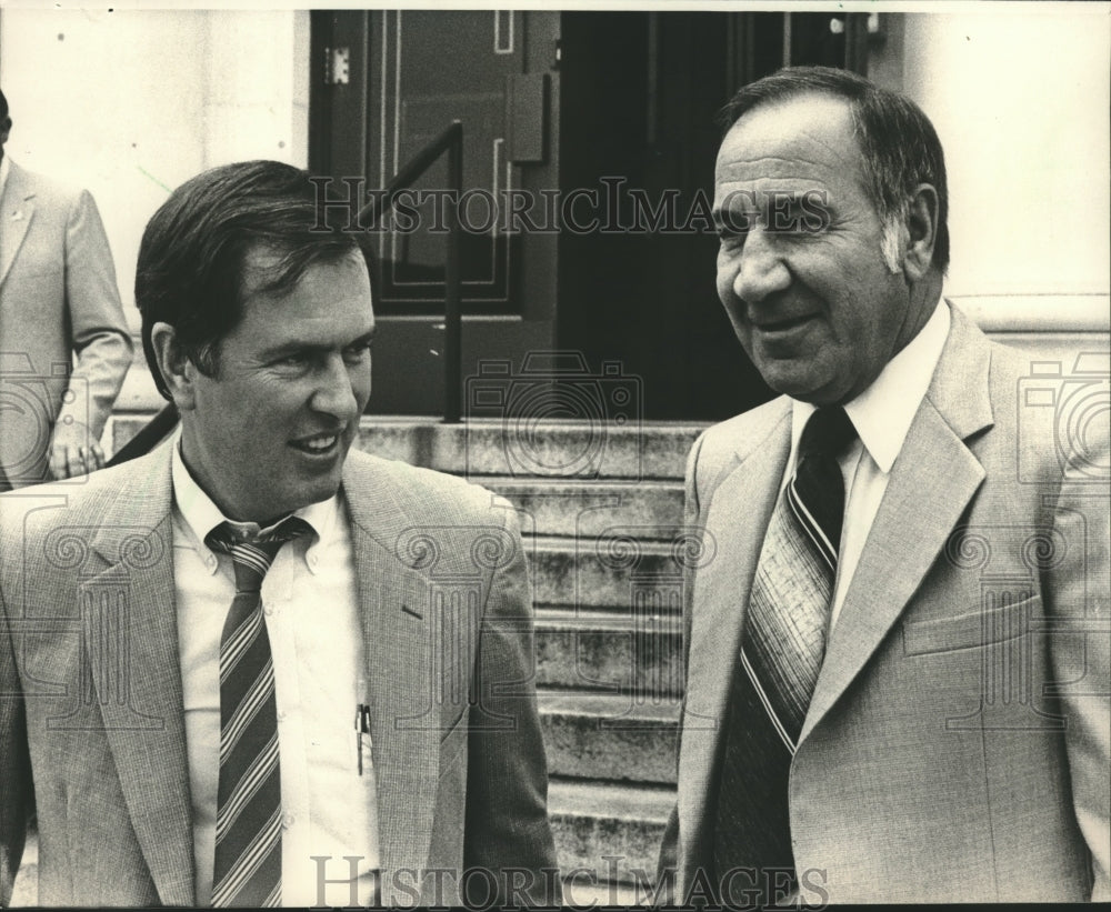 1983 Bill Baxley and Rex Smalley leaving Birmingham Federal Court - Historic Images