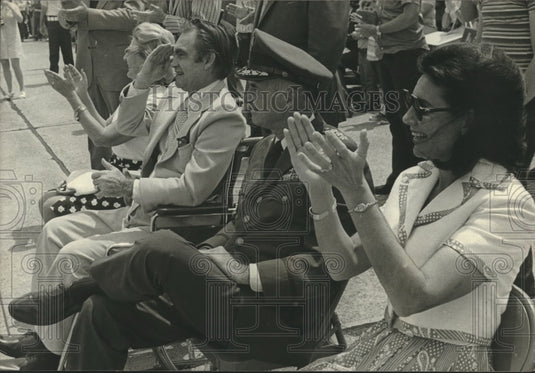 1973 Press Photo Governor and Mrs. George Wallace of Alabama Watch Parade- Historic Images