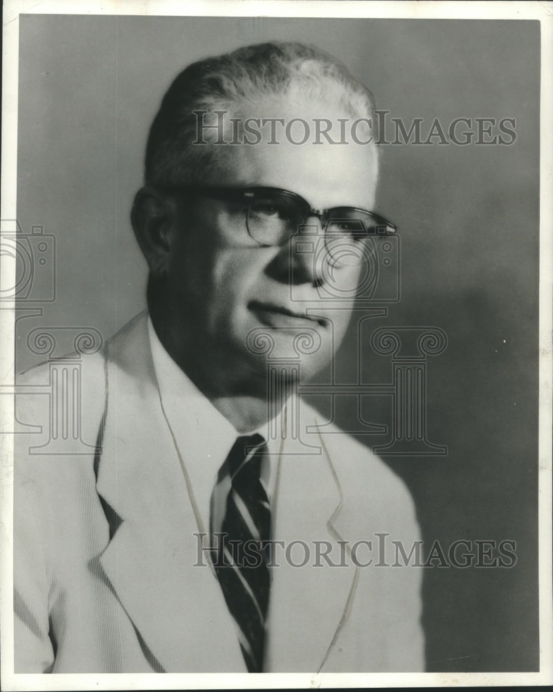 1960 Press Photo Andrew Knight, Attorney for TCE and employed at U.S. Steel - Historic Images