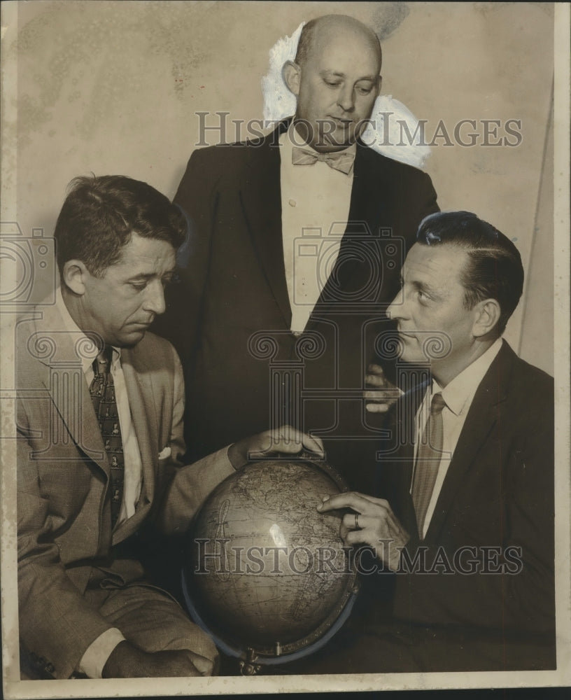 1955 Press Photo Dr. Richard Eastwood, moderator for Birmingham News Forum - Historic Images