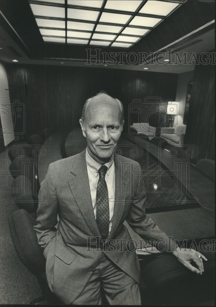 1982, William Rushton III, Protective Corporation - abna41710 - Historic Images