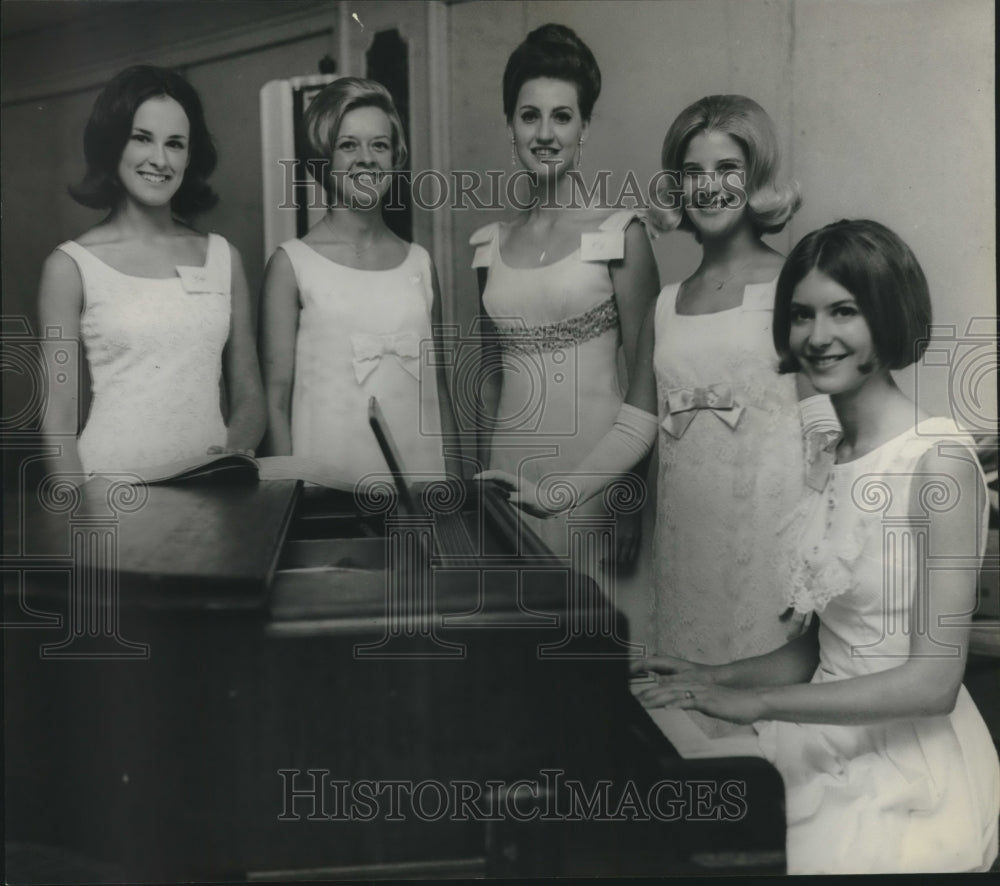 1968 Press Photo FIve Women Pianists rehearse for Miss Alabama Judging - Historic Images