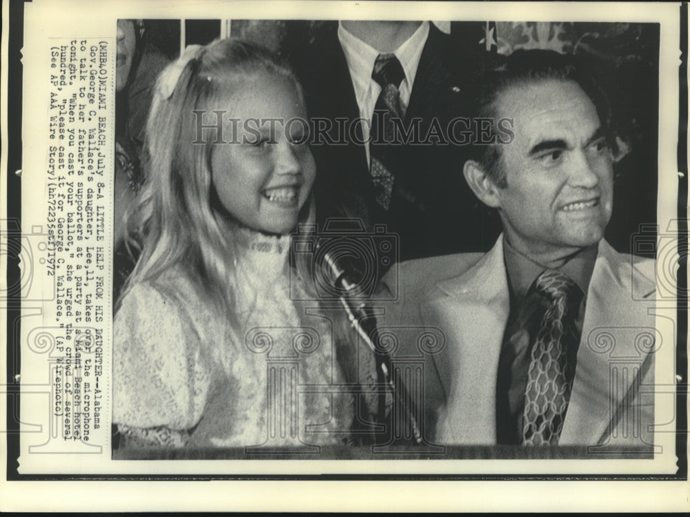 1972 Press Photo Alabama Governor George C. Wallace with daughter Lee at Rally - Historic Images