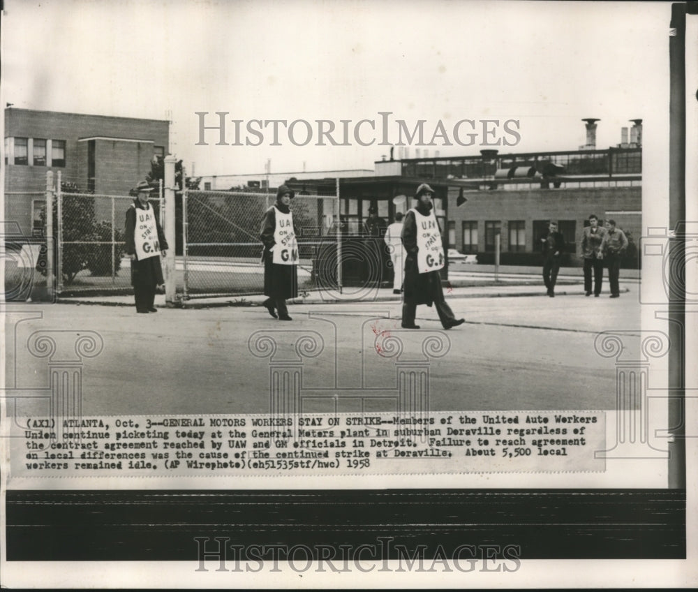 1958 Members of the United Auto Workers Union picket at Auto Plant - Historic Images