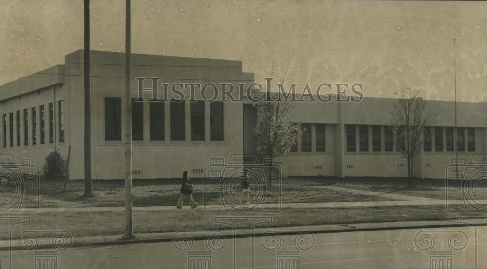 1975 New ambulatory care center of the University of Alabama - Historic Images