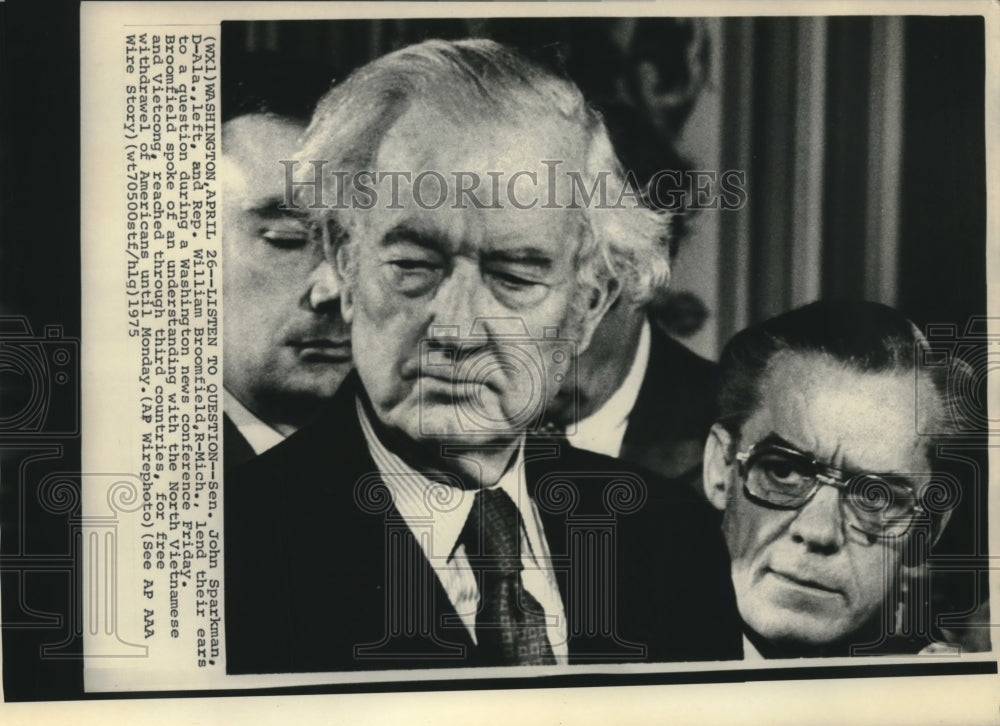 1975 Press Photo Senator John Sparkman, Representative William Broomfield listen - Historic Images