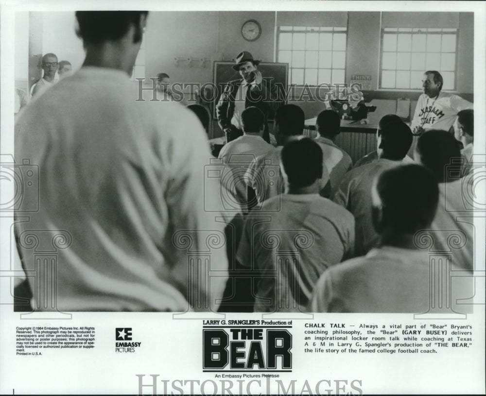 1984 Press Photo Scene from &quot;The Bear&quot; - Coach Inspires Players - abna41938 - Historic Images