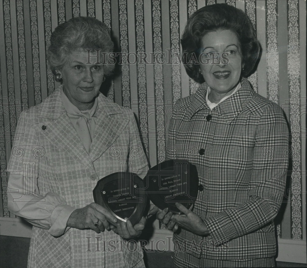 Press Photo Wives of two Alabama coaches with Awards for National Library Week - Historic Images