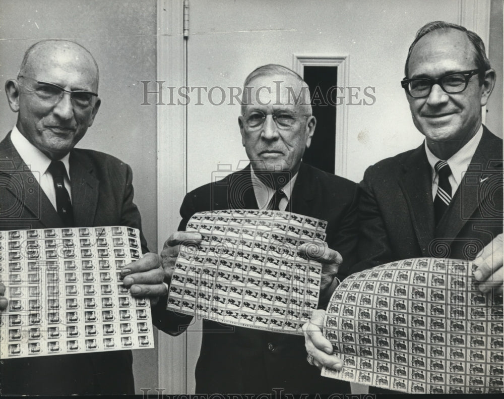 1970 Press Photo Allen Rushton, John Persons, Gerow Hodges with Christmas Seals - Historic Images