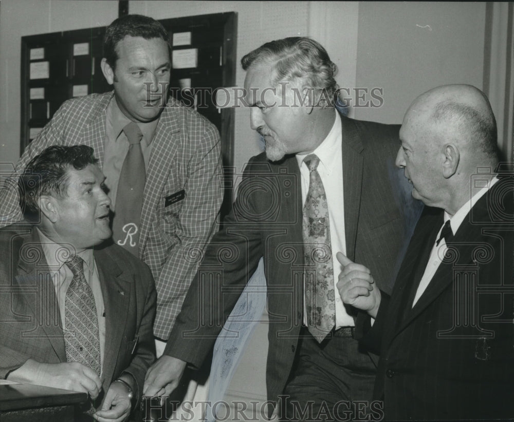 1971 Press Photo Director of Alabama Mental Health Dr. Stonewall Stickney Speaks - Historic Images