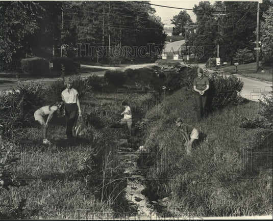 1982, Parkway Estates resident Joyce Barr with Others in Ditch - Historic Images