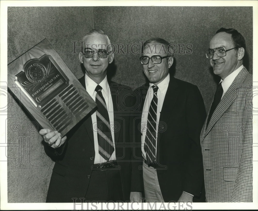 1982 Press Photo Mountain Brook, Alabama Policemen with Award - abna42063 - Historic Images