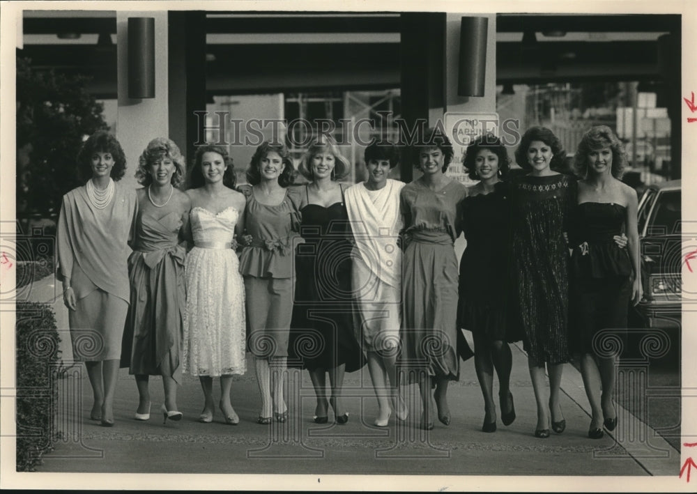 1985, Miss Alabama Contestants Walk to Reception in Birmingham - Historic Images