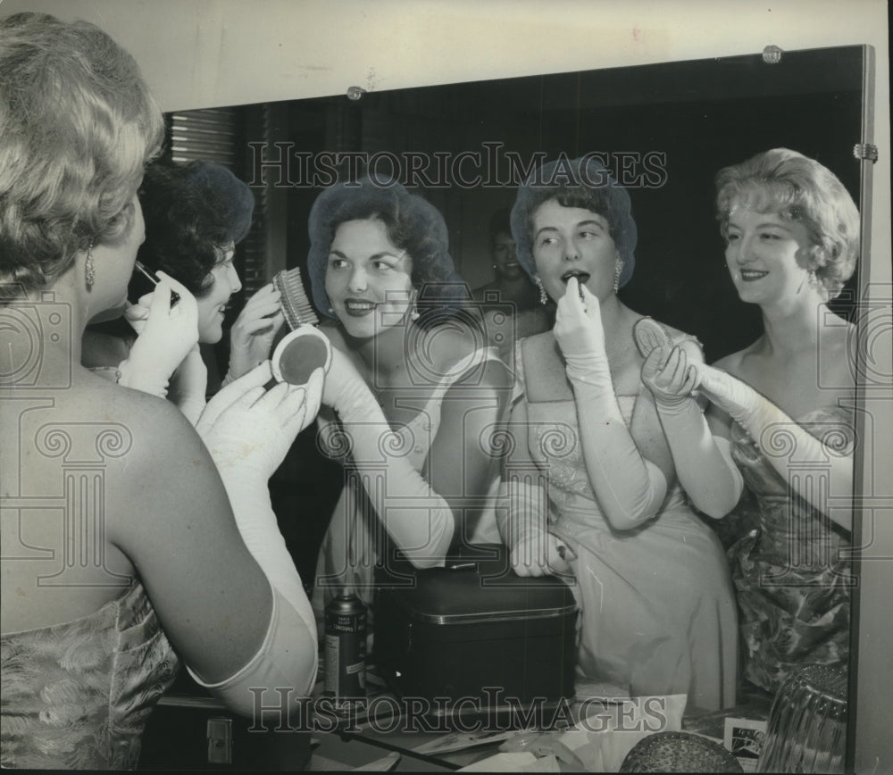 1962 Press Photo Miss Alabama Contestants apply makeup for Competition - Historic Images