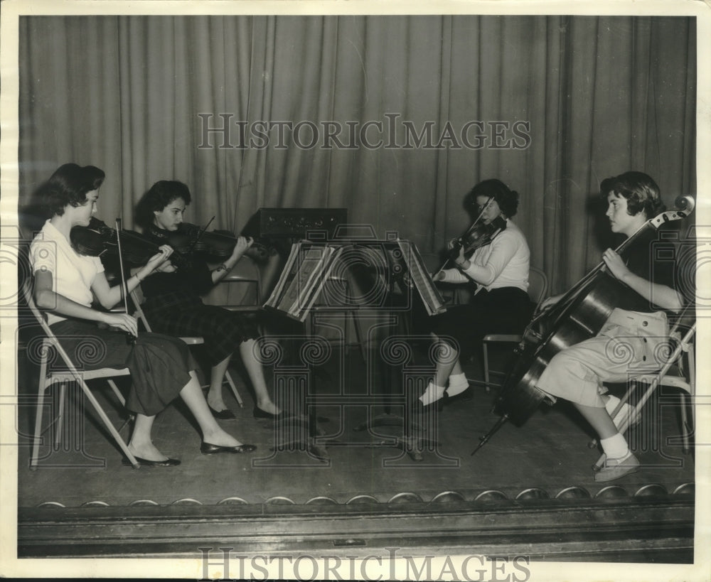 1961 Press Photo Junior Miss Alabama Contestants play String Instruments - Historic Images