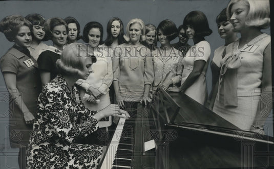 1967 Press Photo Miss Alabama Contestants surround Piano - abna42150 - Historic Images