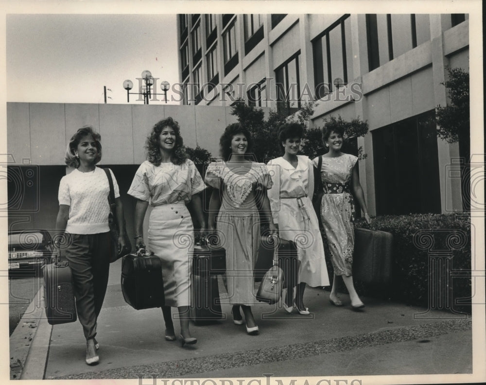 1987 Press Photo &quot;Miss Alabama&quot; hopefuls arriving for pageant, Alabama - Historic Images