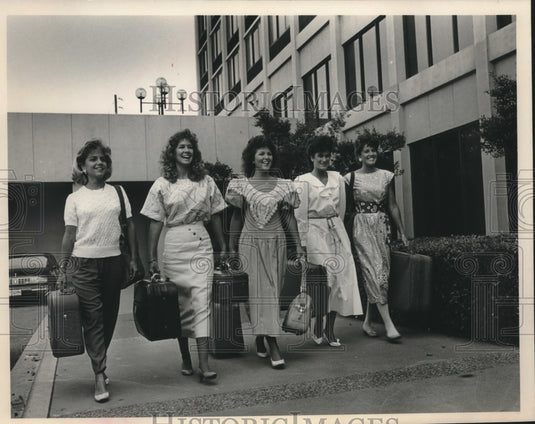 1987 Press Photo "Miss Alabama" hopefuls arriving for pageant, Alabama - Historic Images