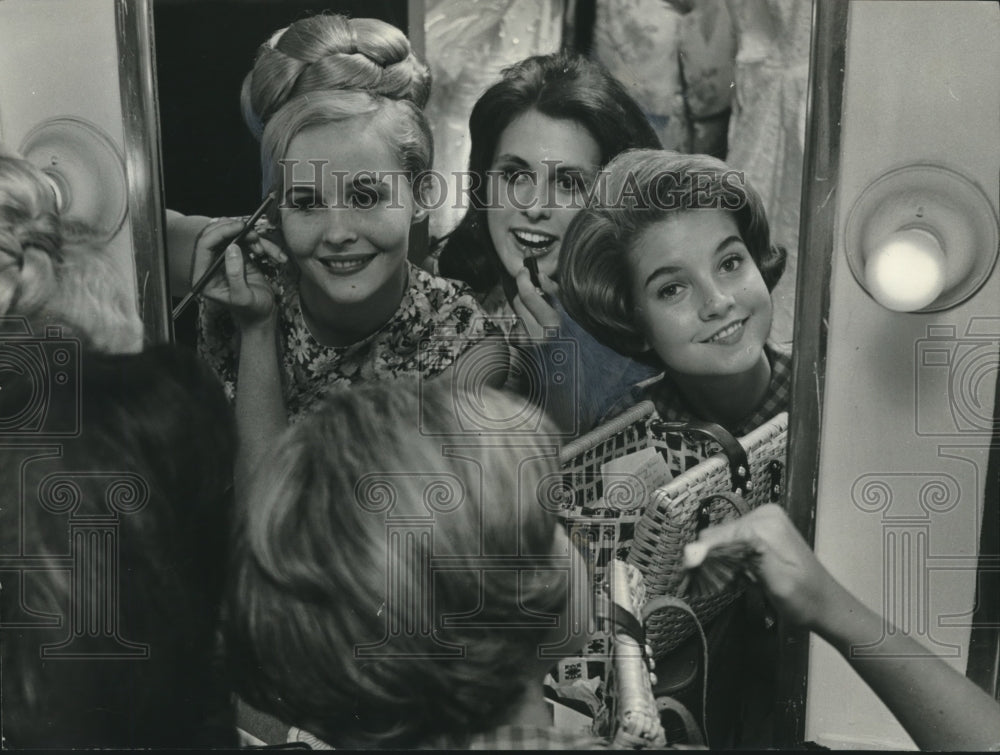 1966 Press Photo Miss Alabama Contestants applying makeup for competition - Historic Images