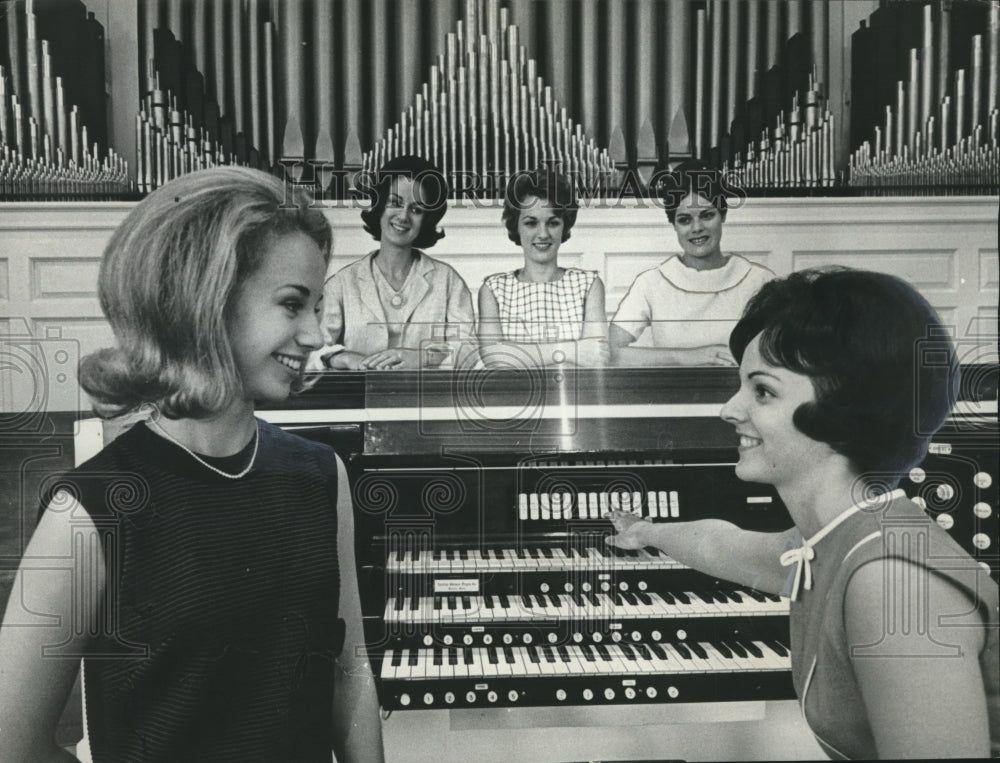 1966 Press Photo Miss Alabama girls end auditions, at third go-round of Judging - Historic Images