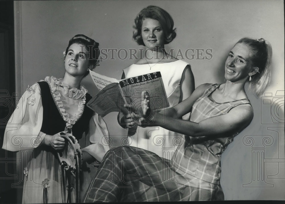 1966 Press Photo Three Miss Alabama Contestants with Talent Outfits - abna42186 - Historic Images