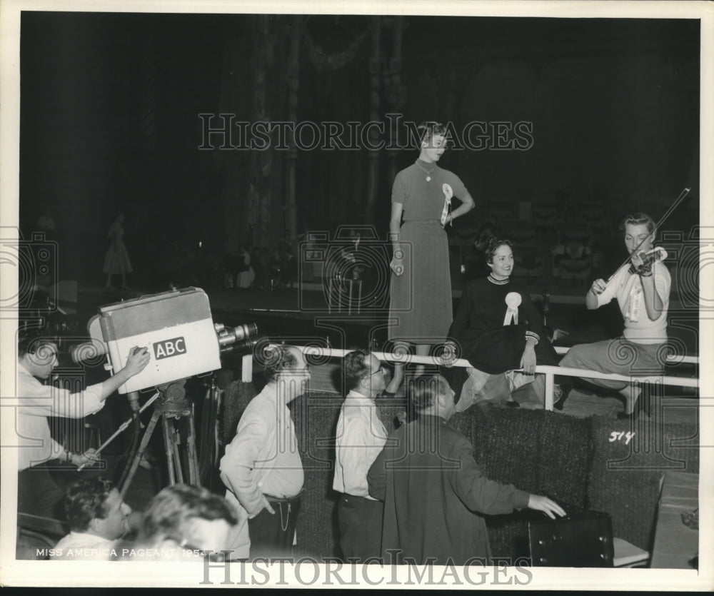 1954 Press Photo Miss America Pageant, Contestant performs in front of ABC - Historic Images