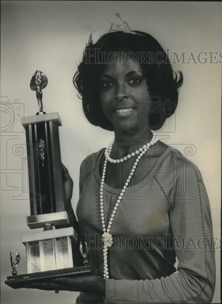 1975 Press Photo Miss Denise Banks, Miss Alabama World USA Contestant - Historic Images