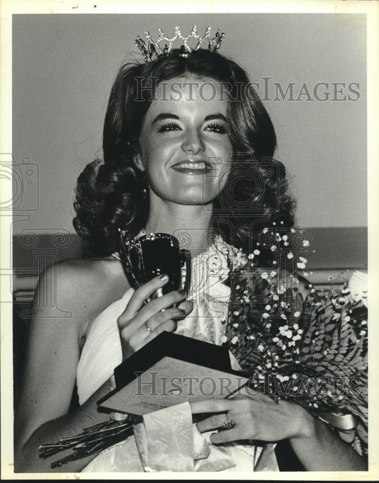 1979, Cynthia Beth McNair crowned Miss South Jefferson County - Historic Images