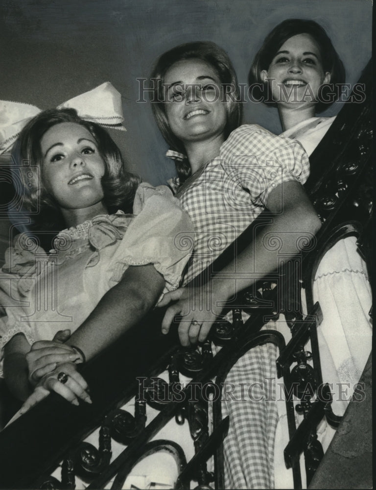 1968 Press Photo Miss Alabama contestants on stairs - abna42411 - Historic Images