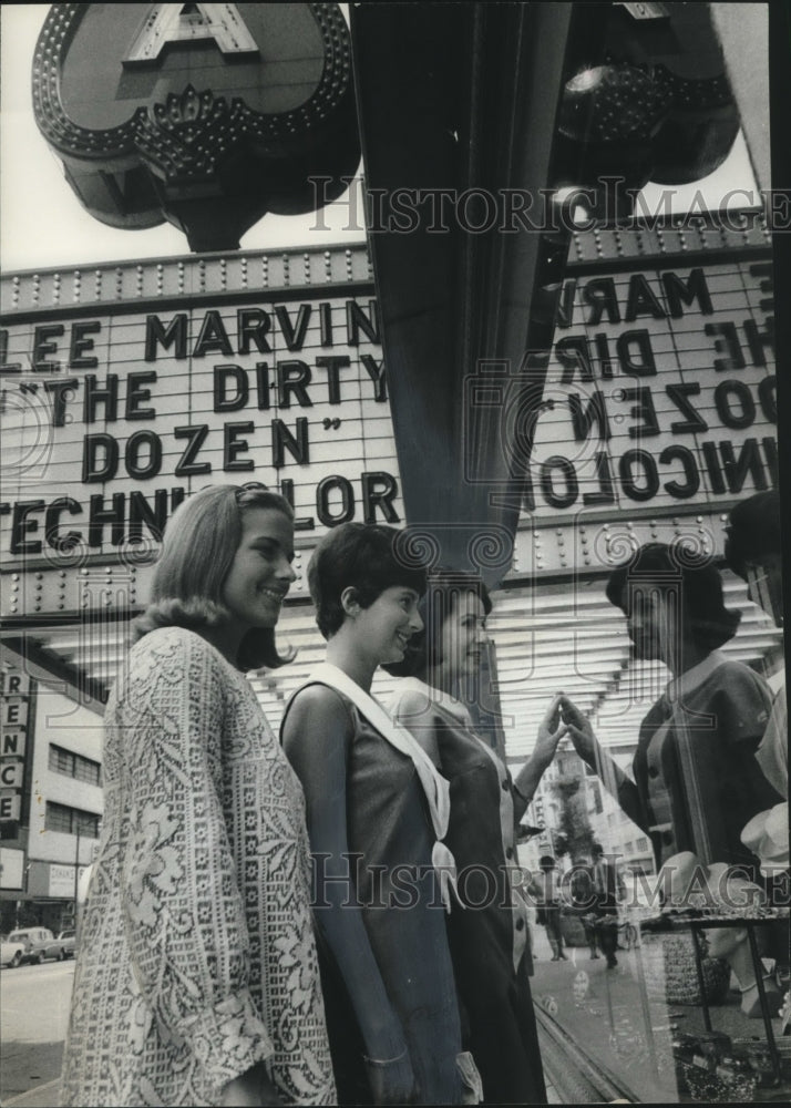 1967 Press Photo &quot;Miss Alabama&quot; Contestants Looking in Store Window - abna42438 - Historic Images