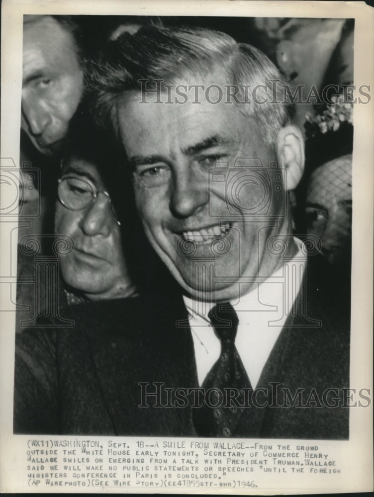 1946, Henry Wallace in front of crowd at White House in Washington - Historic Images