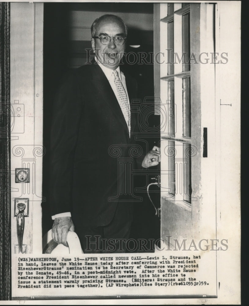 1959 Press Photo Politician Lewis L. Strauss, hat in hand, leaves White House - Historic Images