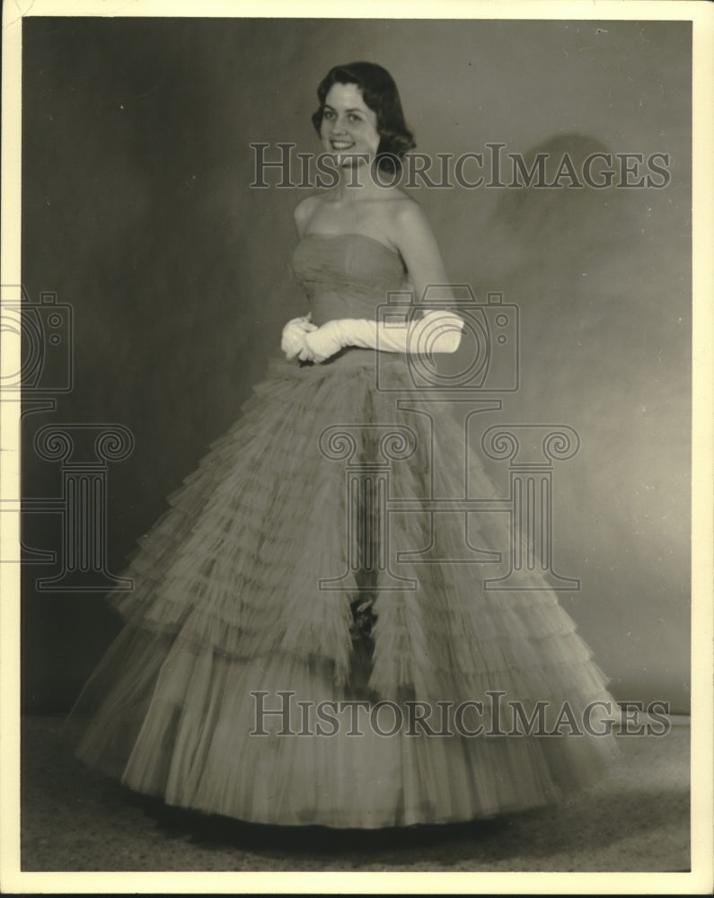 1957, Barbara Clanton, Miss Alabama Contest is 5&#39; 6&quot; tall - abna42551 - Historic Images