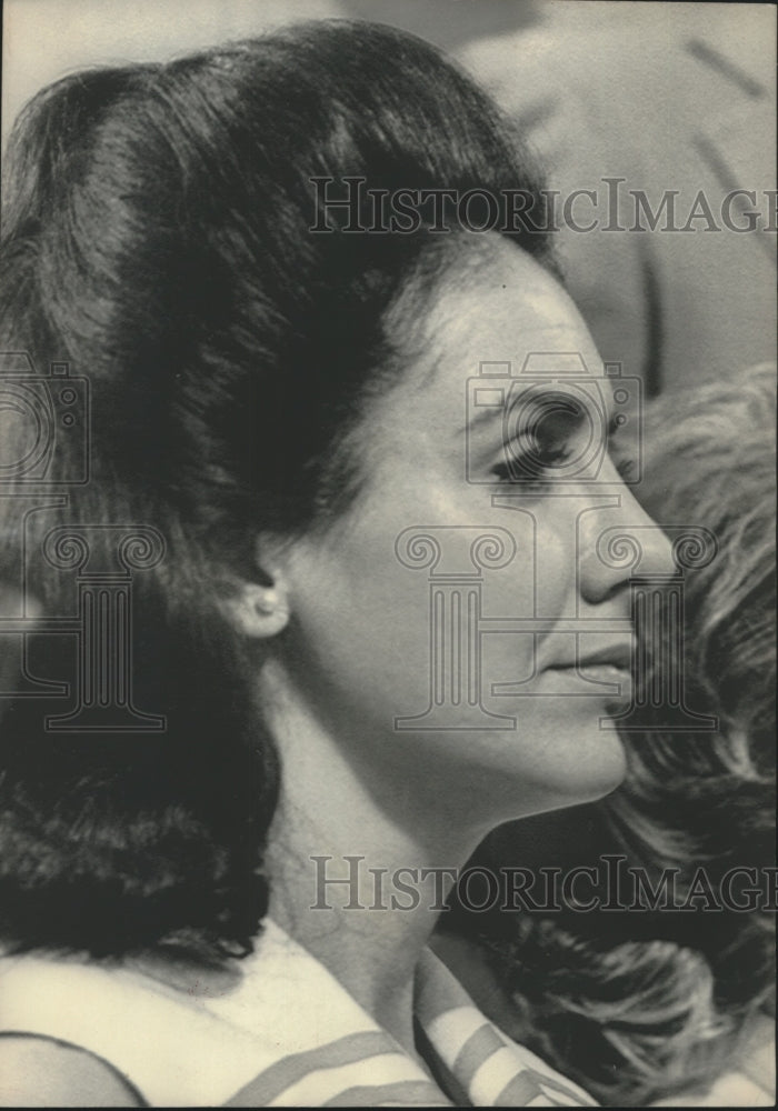 1972 Press Photo Mrs. George C. Wallace, Wife of Governor of Alabama, listens - Historic Images