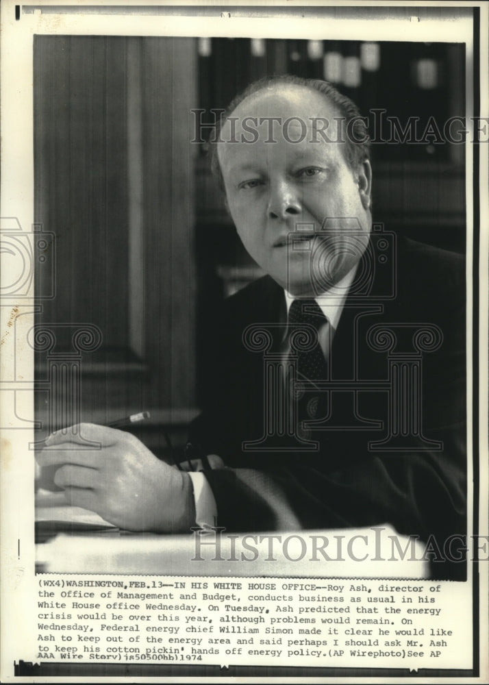 1974 Press Photo Roy Ash, director of the Office of Management and Budget - Historic Images