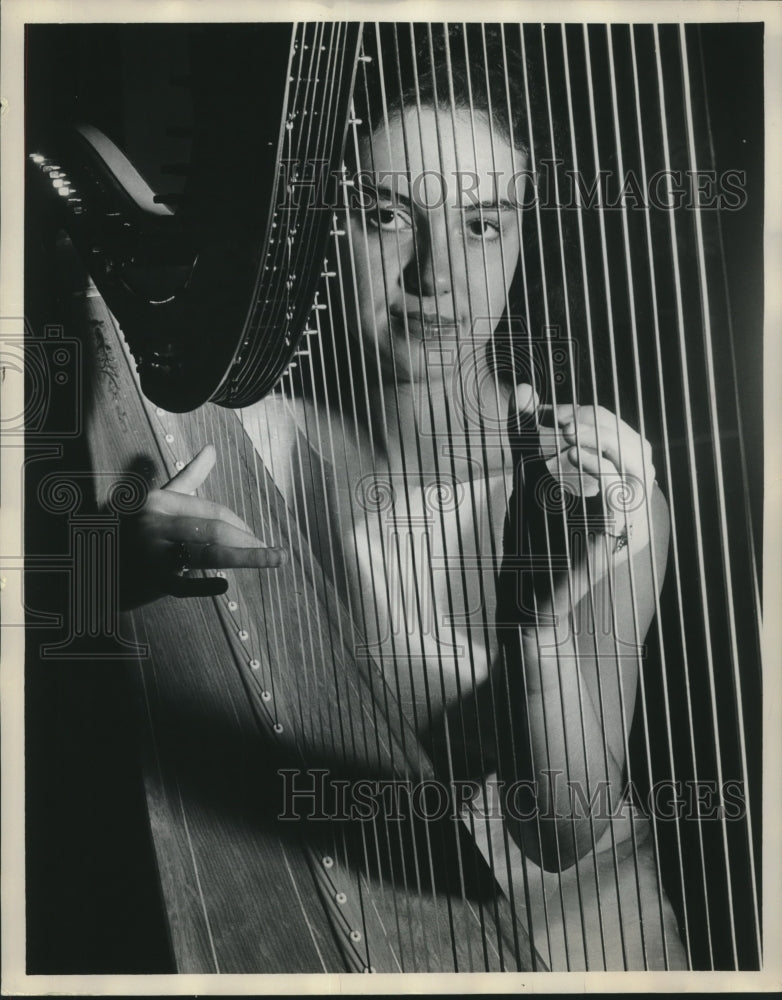 1964 Press Photo Sylvia Sanders, Miss Alabama contestant playing harp - Historic Images