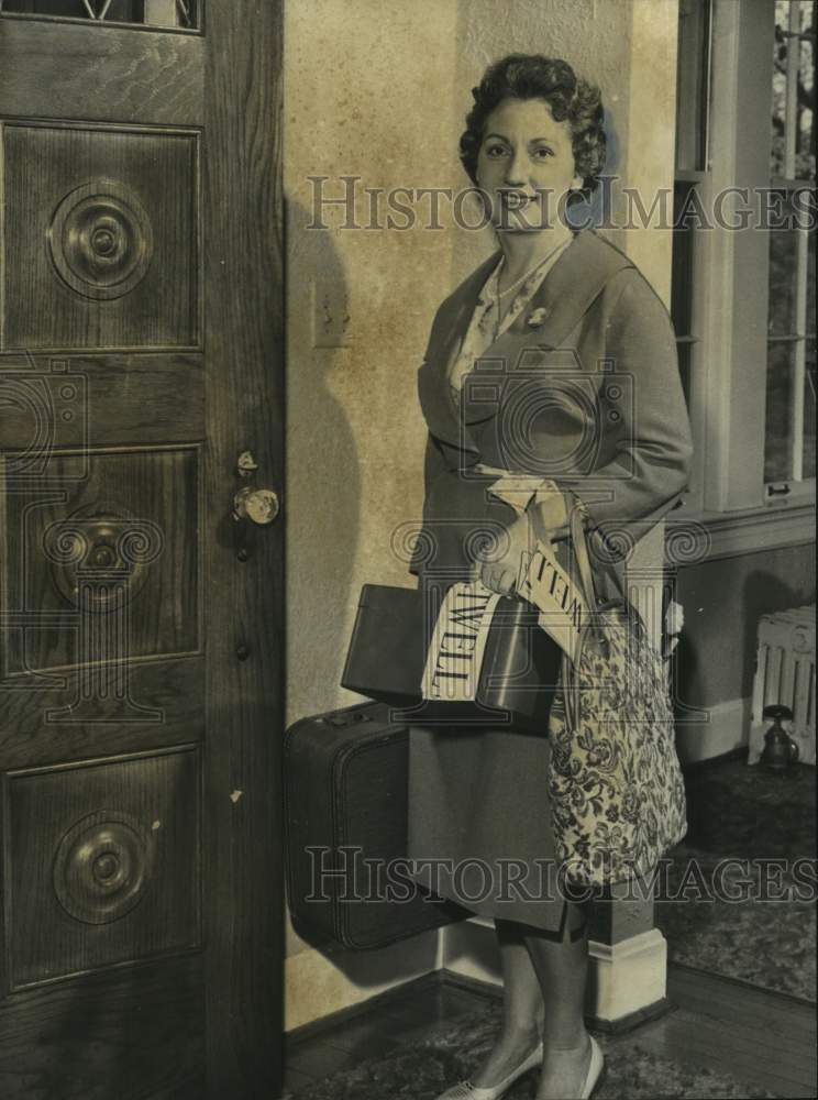 Press Photo Mrs. Albert Boutwell, wife of gov. candidate, AL, with luggage - Historic Images