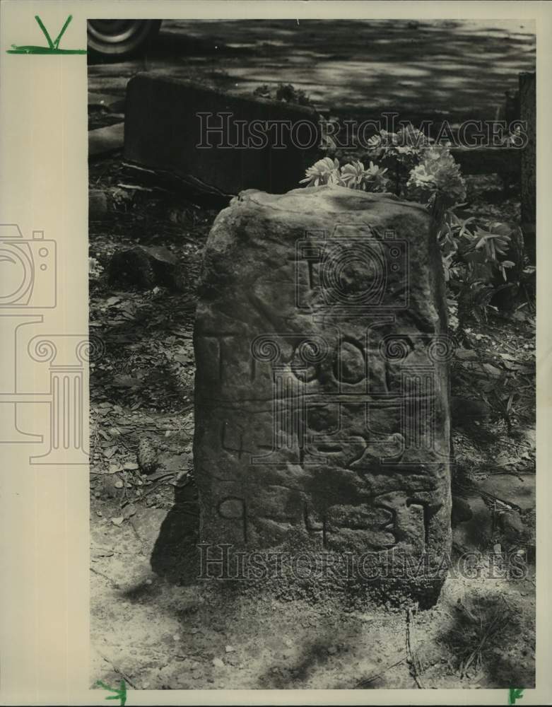 1987 Press Photo Grave of Troop the dog, Alabama - abna43259 - Historic Images