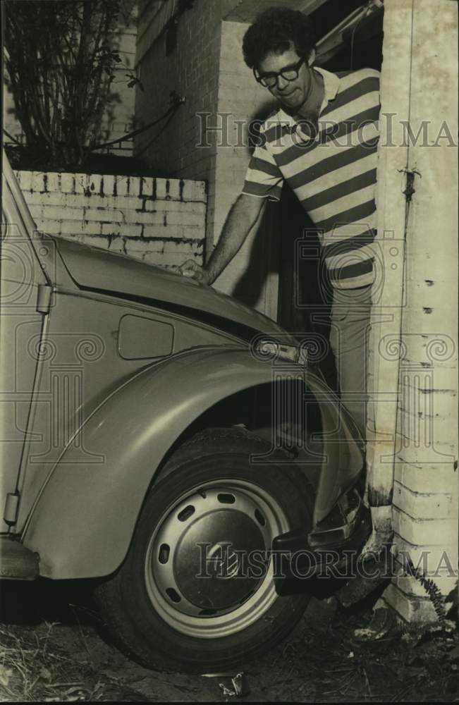 1976 Press Photo Homewood Resident Ed Boutwell&#39;s Car Smashes Into House - Historic Images