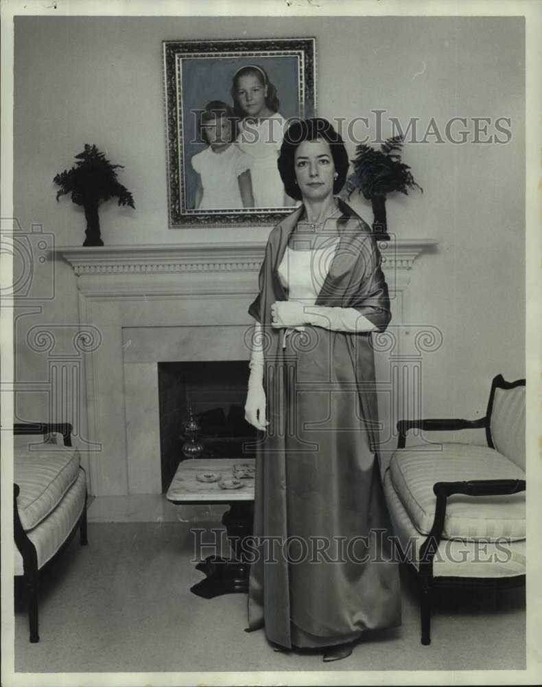 1963, Mrs. Albert Brewer, wife of congressman to Alabama House - Historic Images