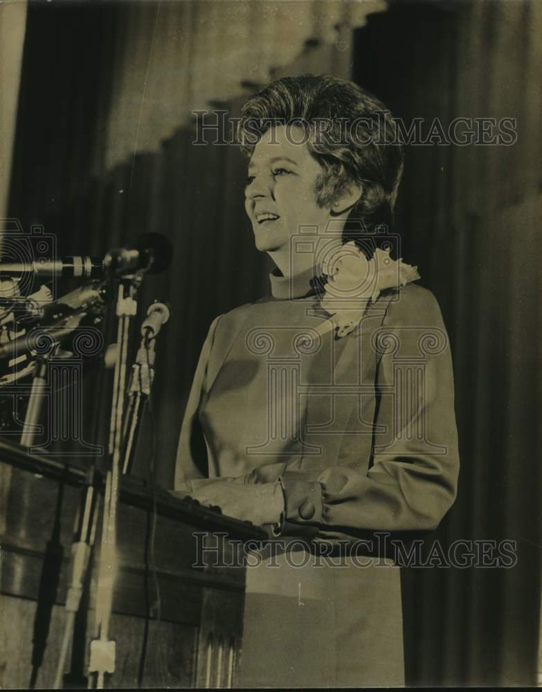 1972, Miss Marcia Bowers, Alabama Education Assoc. president speaking - Historic Images