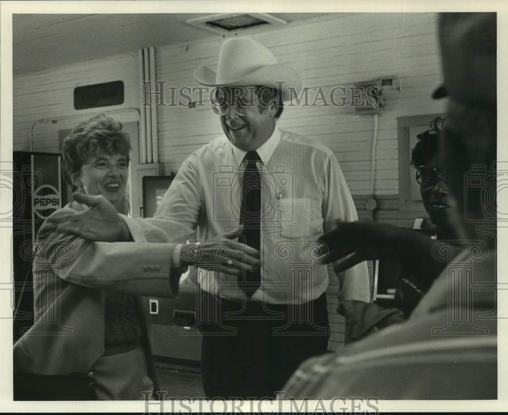 1986 Press Photo Ann &amp; David Brennan shaking hands with folks, Gulf States Steel - Historic Images